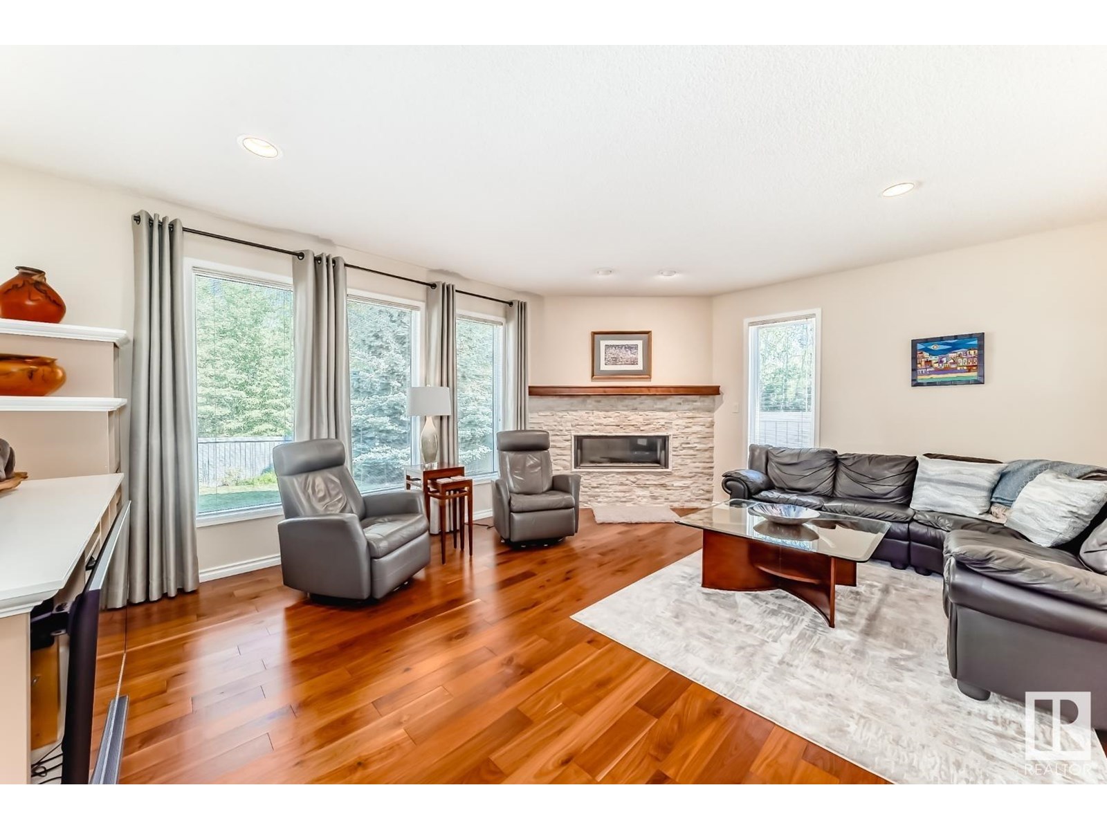 Property at 215 OMAND DR NW image 2
