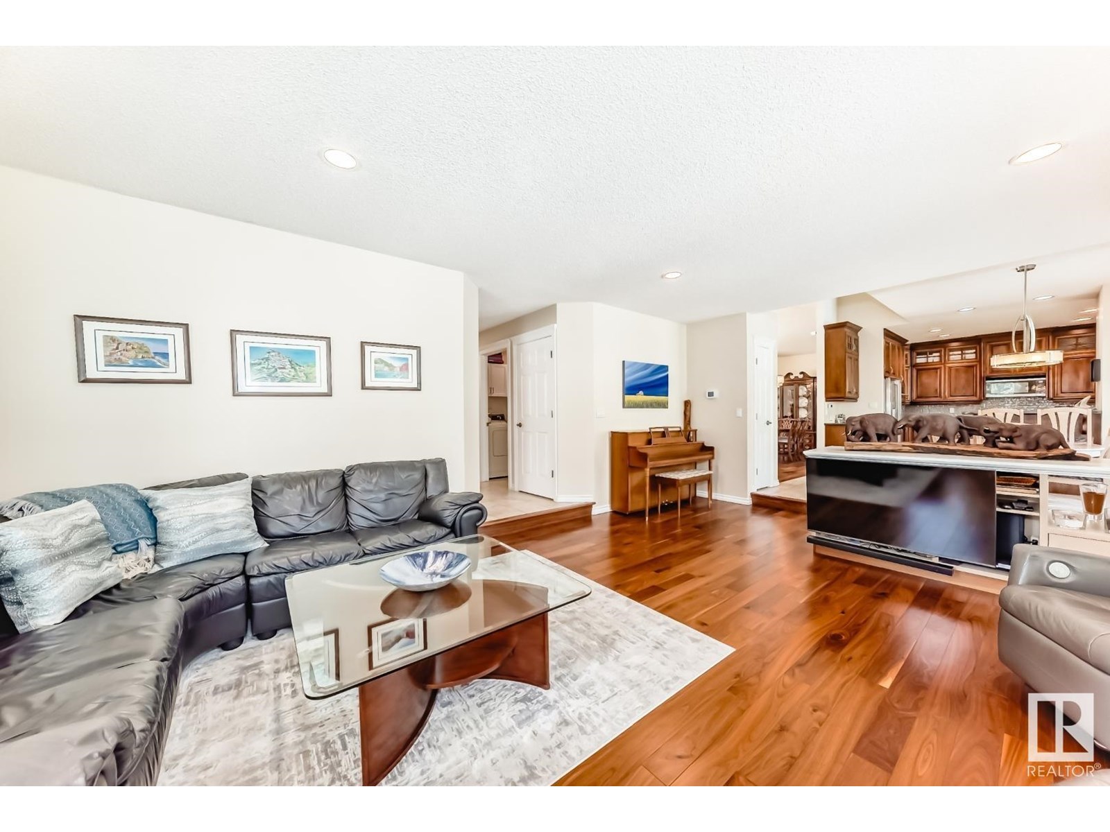 Property at 215 OMAND DR NW image 4