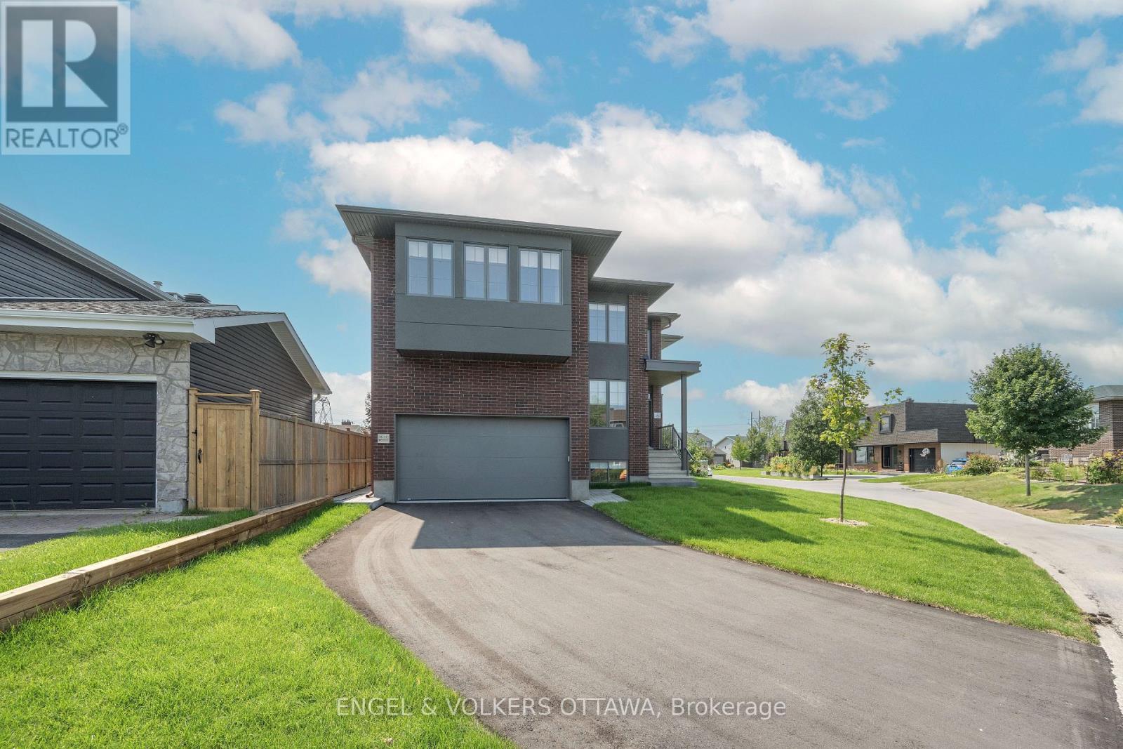 Property at 5 WINLOCK CRESCENT image 2