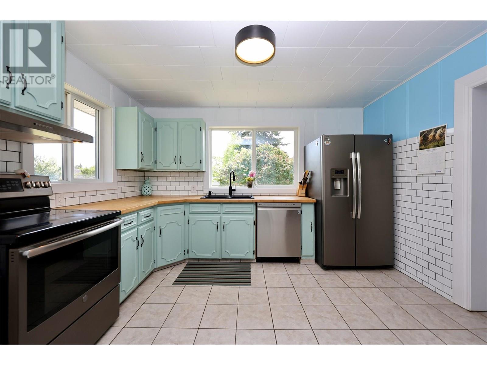 505 10th Street S, Golden, British Columbia  V0A 1H0 - Photo 22 - 10352275