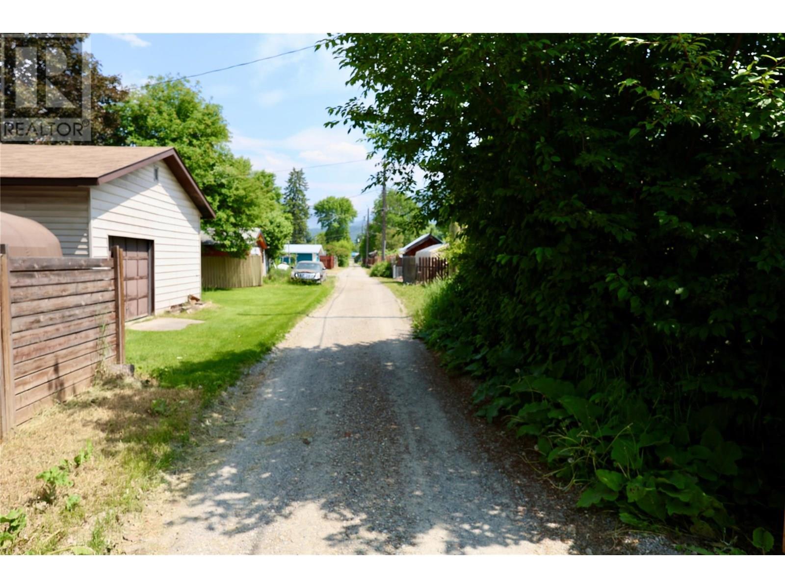 505 10th Street S, Golden, British Columbia  V0A 1H0 - Photo 53 - 10352275