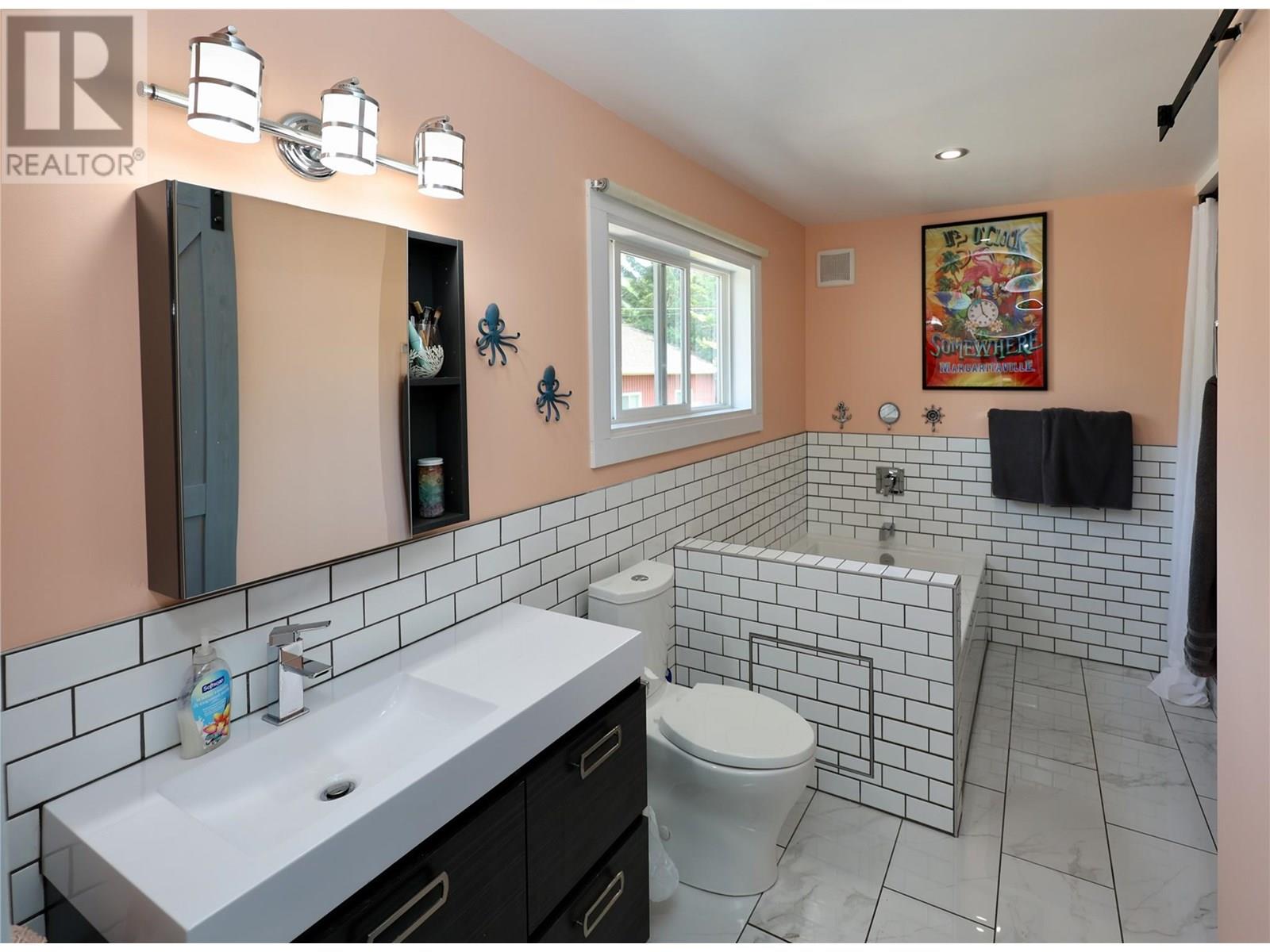 505 10th Street S, Golden, British Columbia  V0A 1H0 - Photo 36 - 10352275