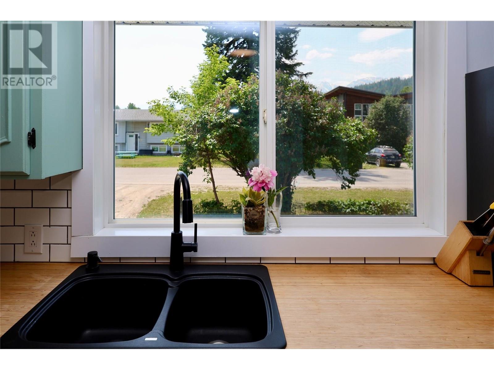 505 10th Street S, Golden, British Columbia  V0A 1H0 - Photo 25 - 10352275