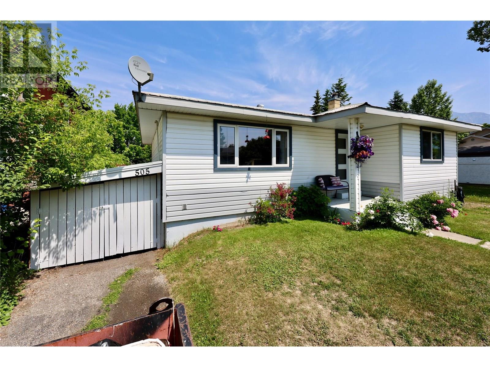 505 10th Street S, Golden, British Columbia  V0A 1H0 - Photo 3 - 10352275