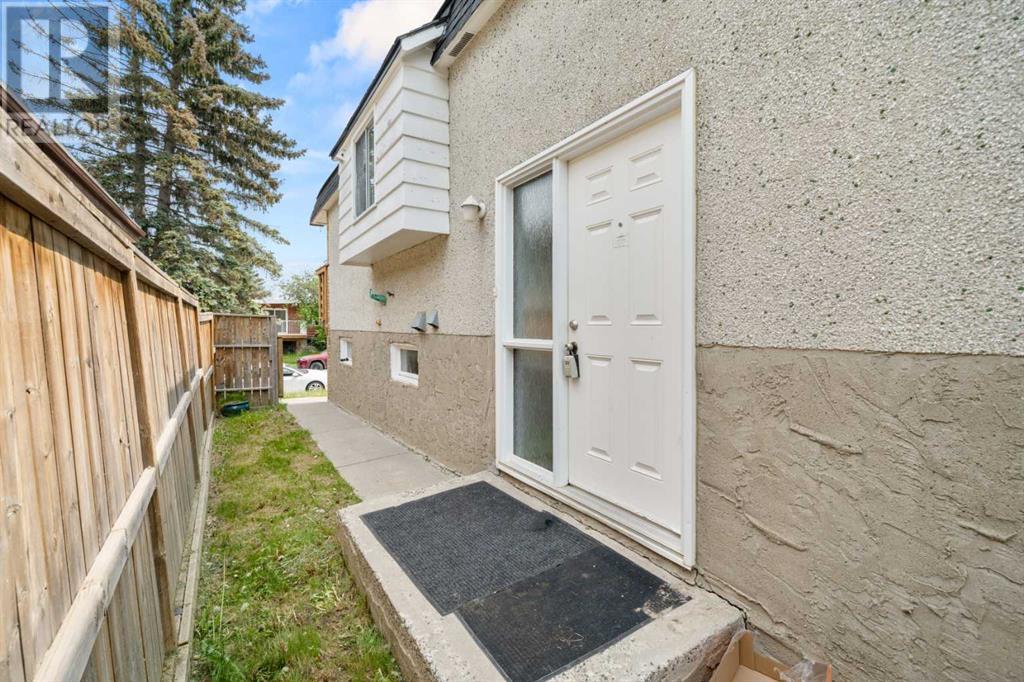 Property at 7827 Hunterquay Road NW image 4