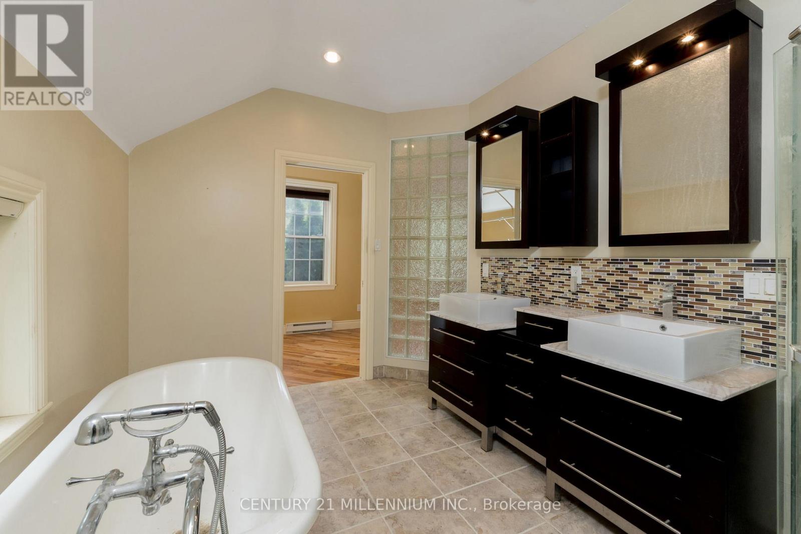 815 Forks Of The Credit Road, Caledon, Ontario  L7K 0E7 - Photo 21 - W12222101