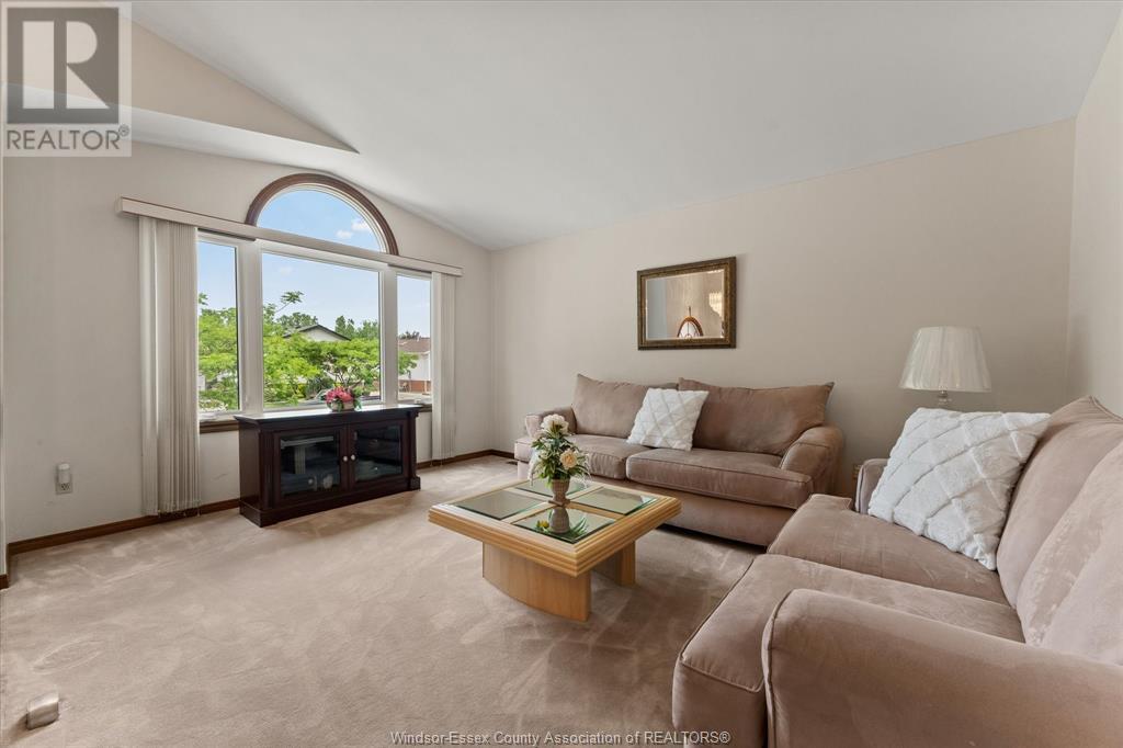 Property at 2913 ROBILLARD CRESCENT image 4
