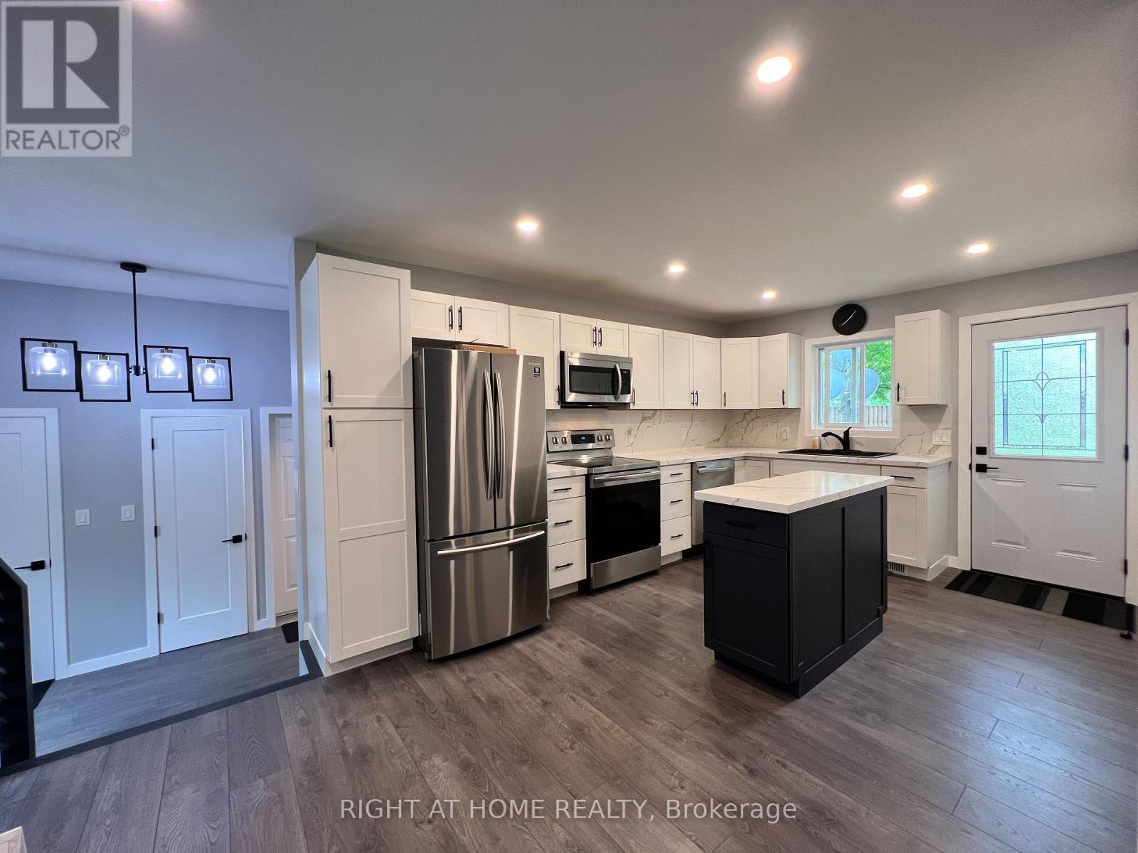 Property at 215 WELLINGTON STREET image 1