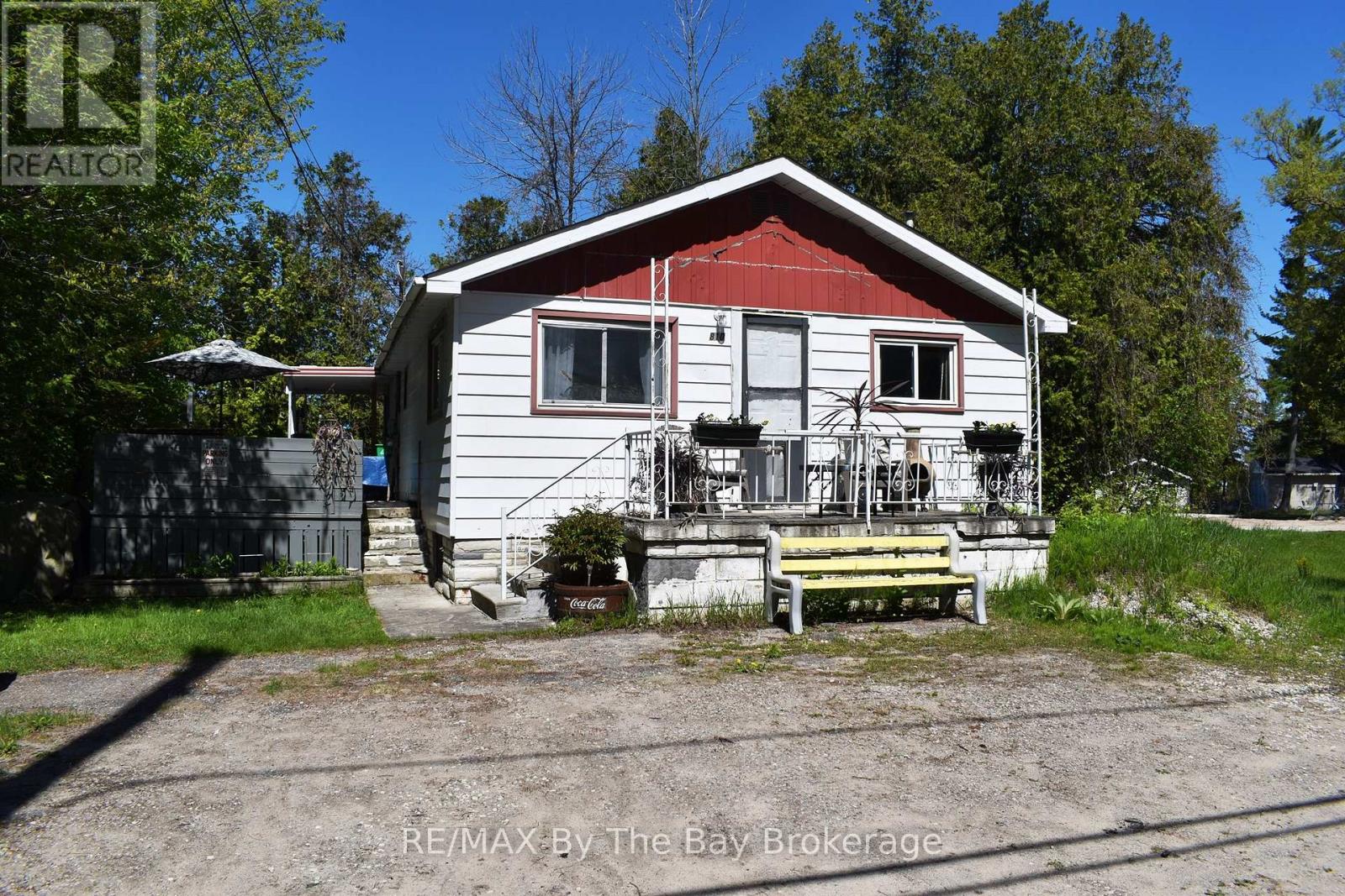 Property at 810 RIVER ROAD E image 1