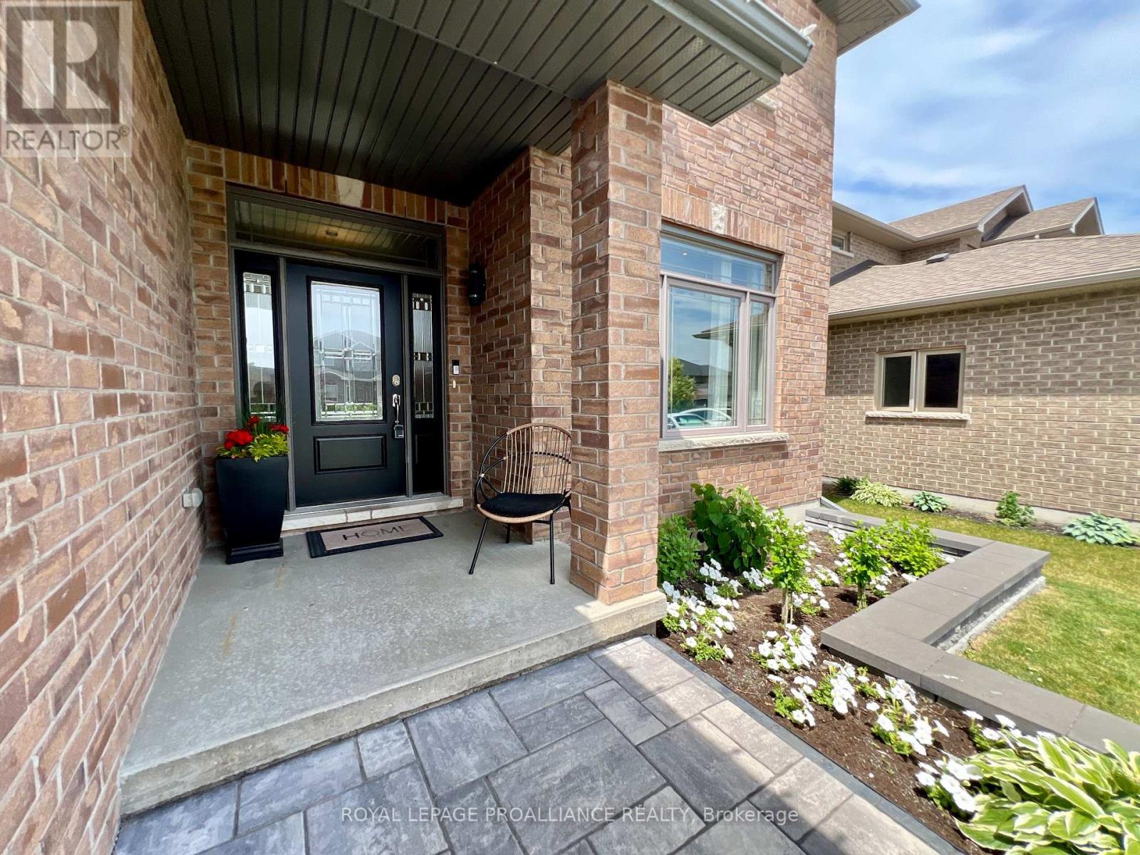 Property at 32 VERTIS COURT image 3