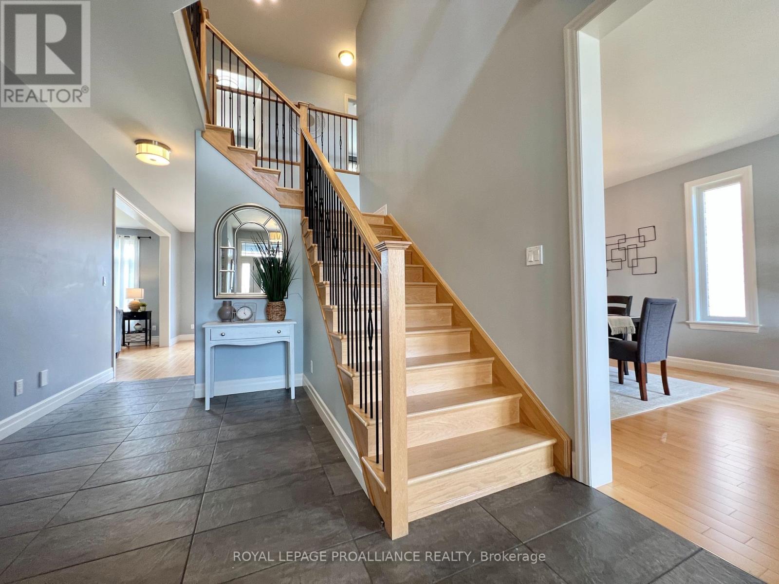 Property at 32 VERTIS COURT image 4