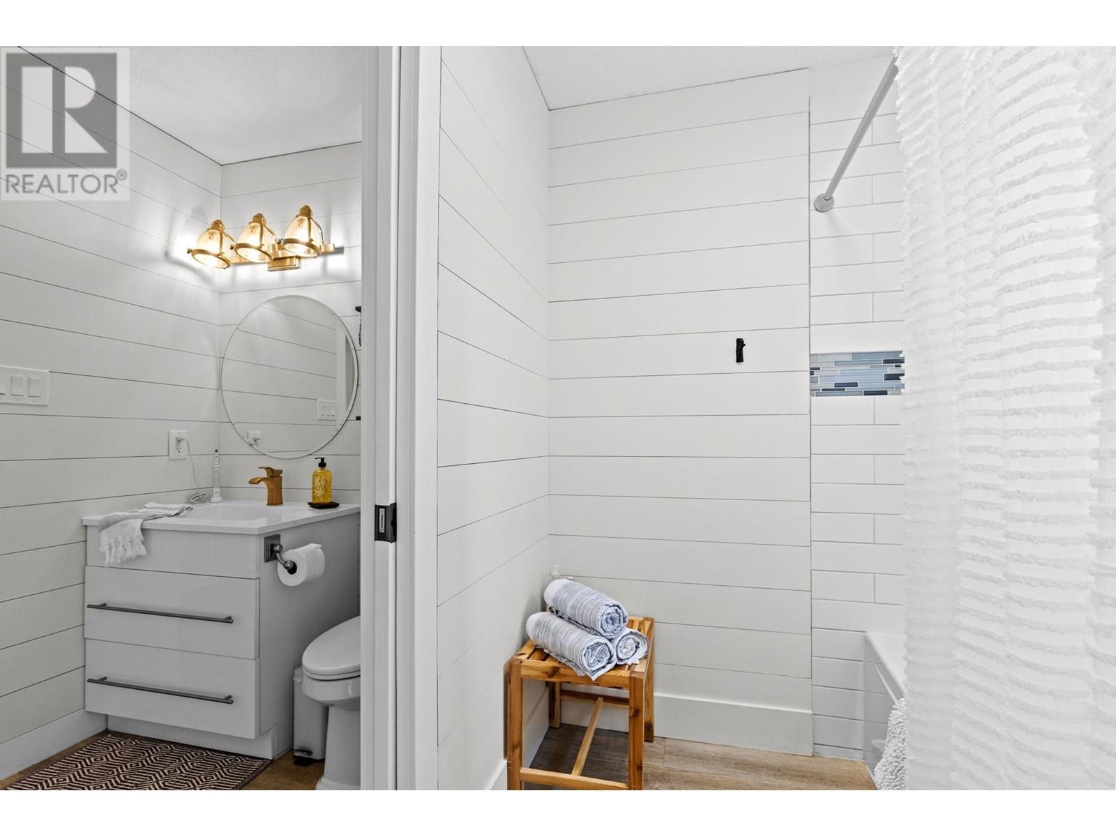 Property at 6427 Stuart Crescent image 3
