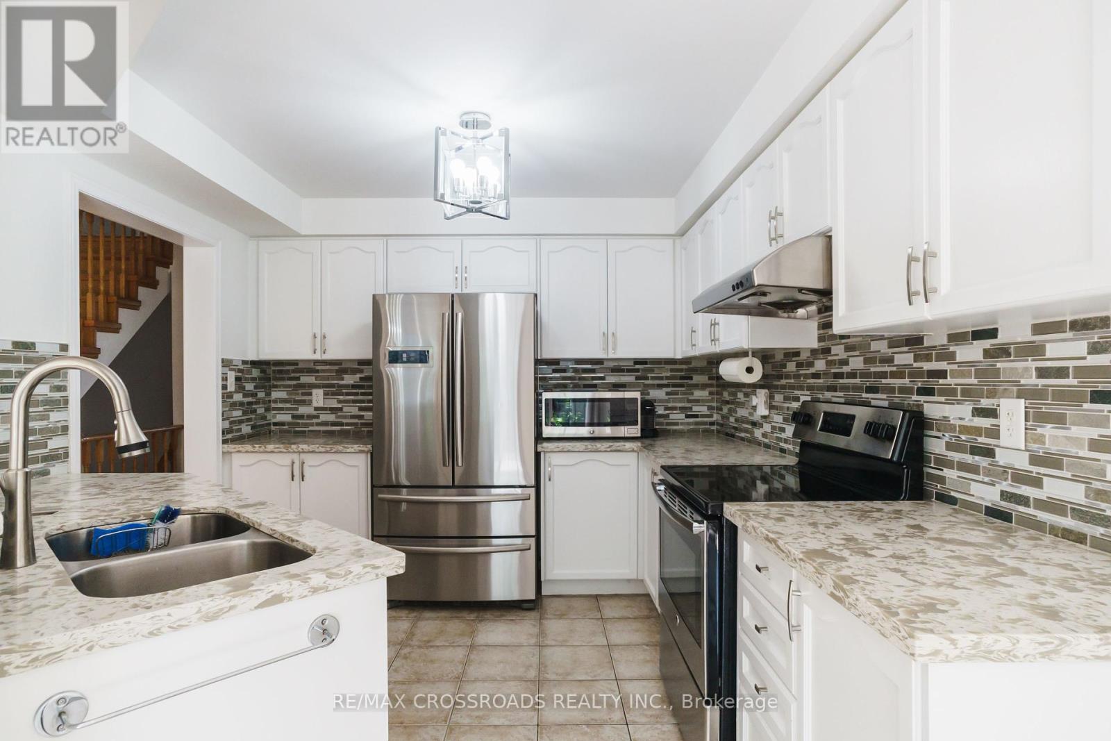 15 Oates Drive, Toronto (Clairlea-Birchmount), Ontario  M1L 0A9 - Photo 8 - E12223292