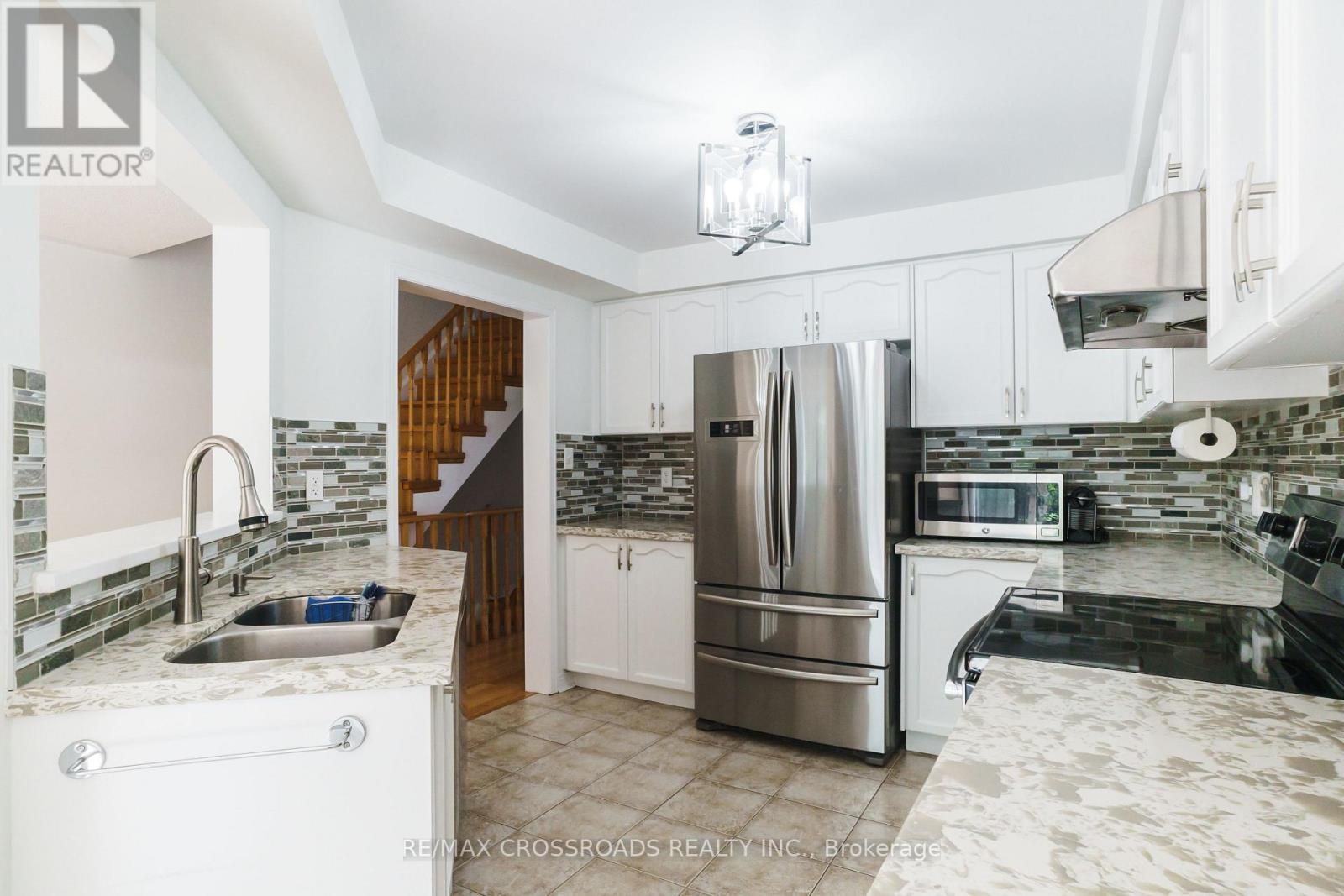 15 Oates Drive, Toronto (Clairlea-Birchmount), Ontario  M1L 0A9 - Photo 9 - E12223292