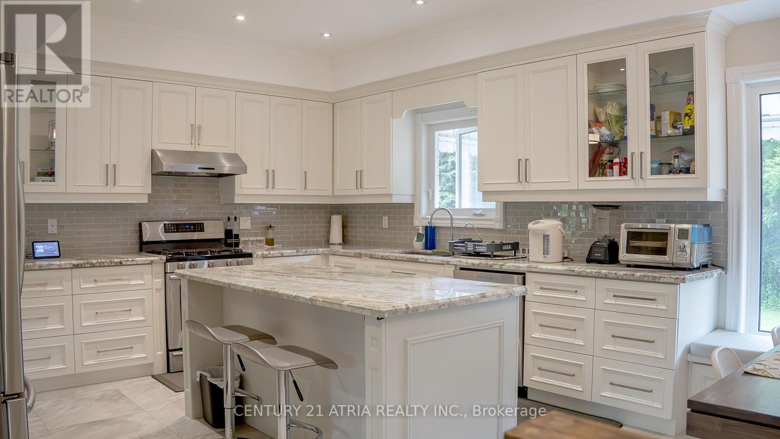 2 Norwich Drive, Markham (Raymerville), Ontario  L3P 6R9 - Photo 3 - N12223248