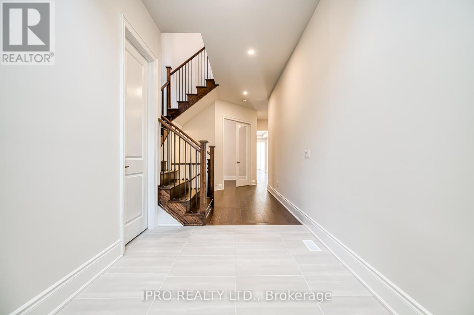 Property at 160 WINTHROP CRESCENT image 2
