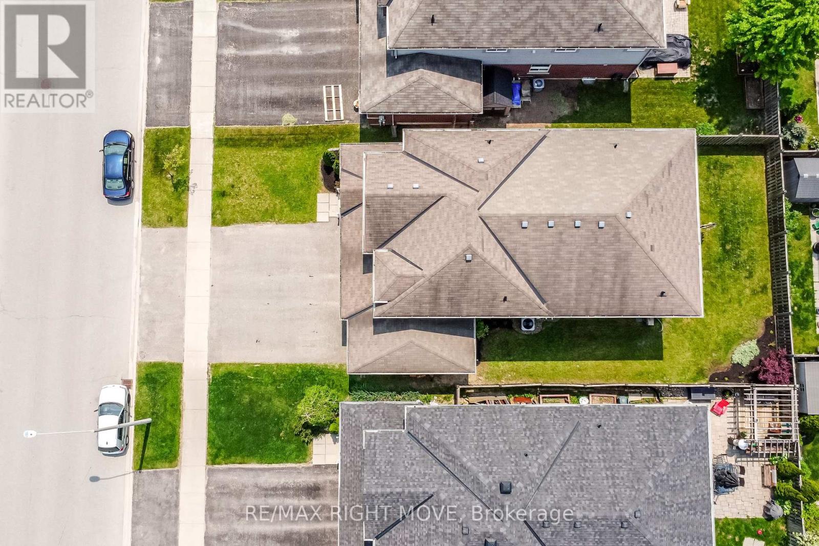 Property at 132 THE QUEENSWAY image 2
