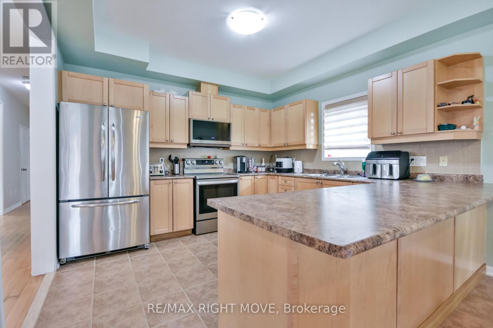 Property at 132 THE QUEENSWAY image 5