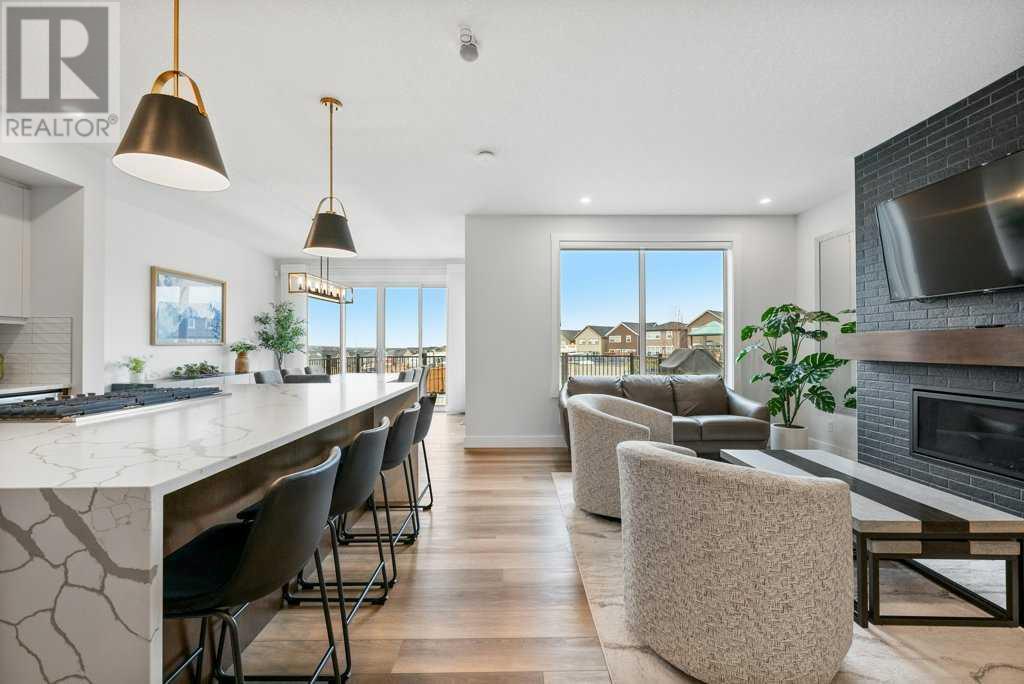 Property at 172 Ambleside Crescent NW image 2