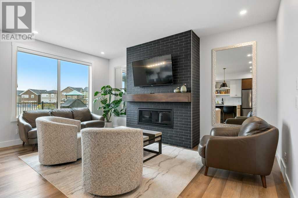 Property at 172 Ambleside Crescent NW image 3