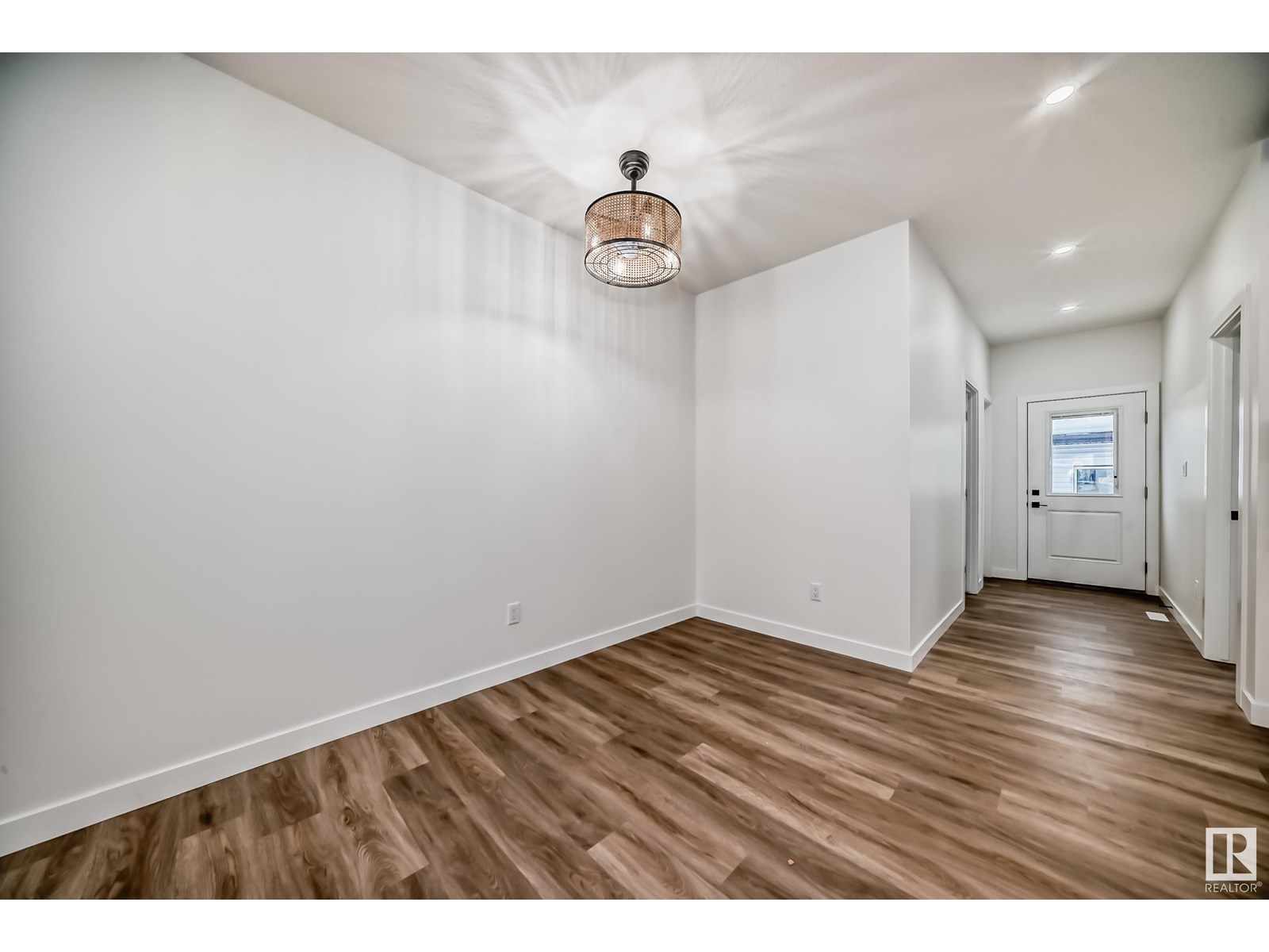 Property at 12036 47 ST NW image 1