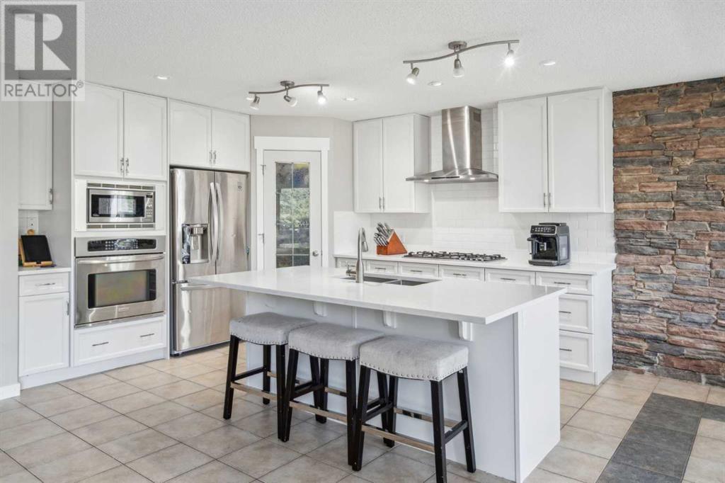 Property at 195 Cougarstone Court SW image 3