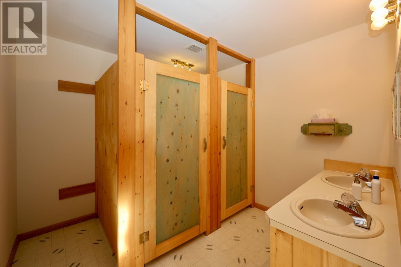 3483 Highway 95, Parson, British Columbia  V0A 1L0 - Photo 36 - 10329948