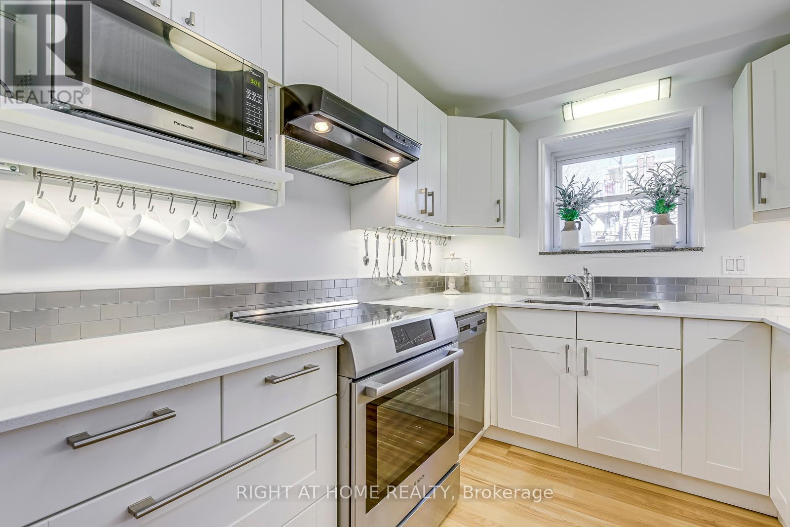 1 - 288 Reynolds Street, Oakville (Oo Old Oakville), Ontario  L6J 3L4 - Photo 8 - W12223318