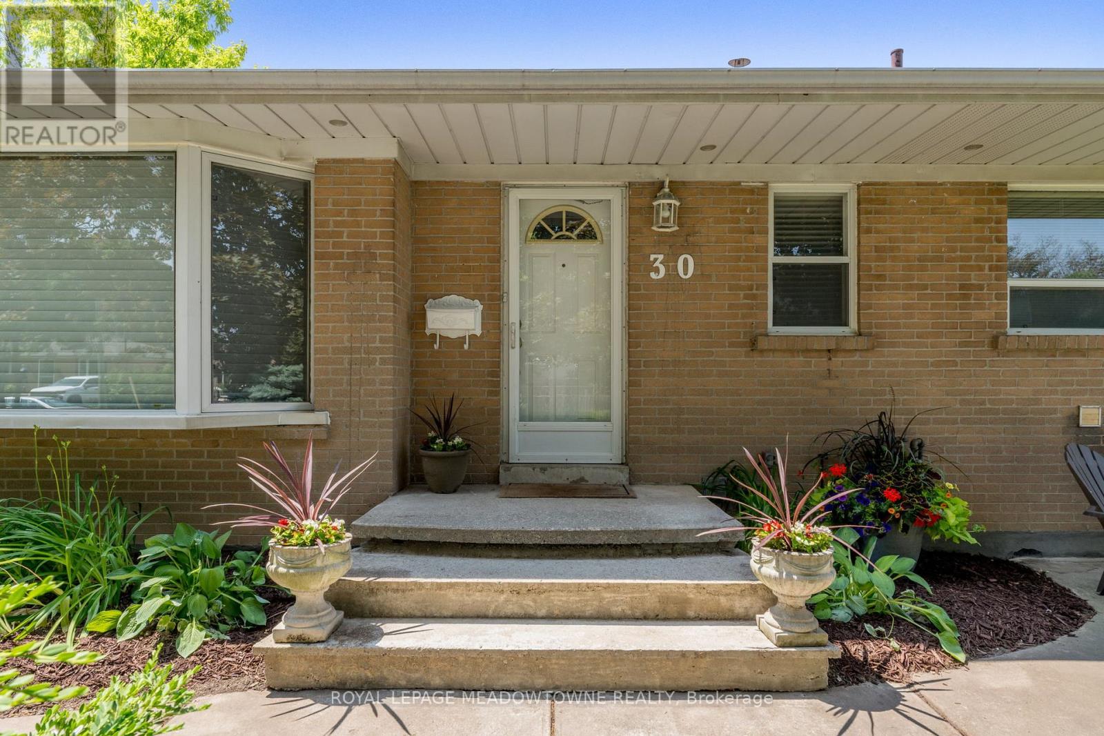 Property at 30 LESBURY AVENUE image 5
