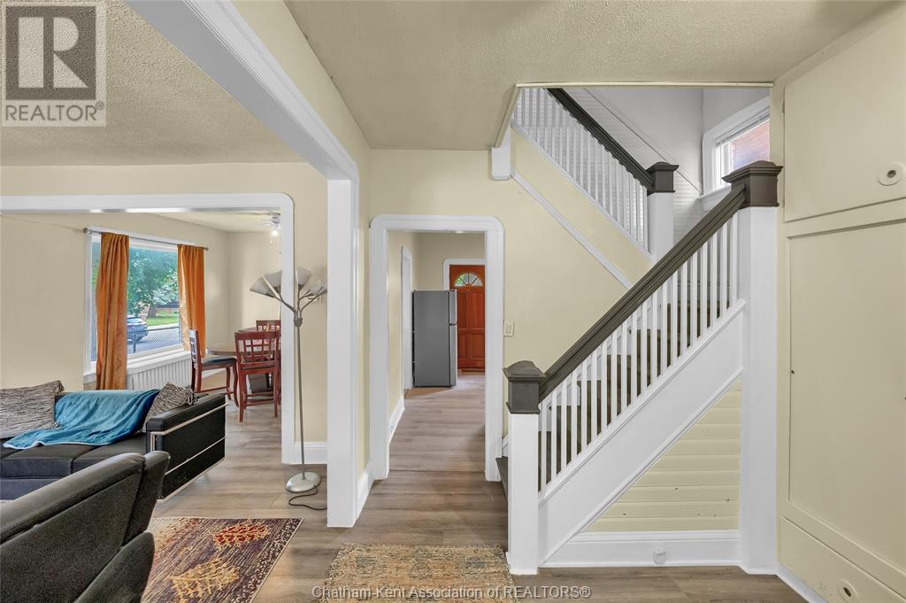 Property at 304 Queen STREET image 3