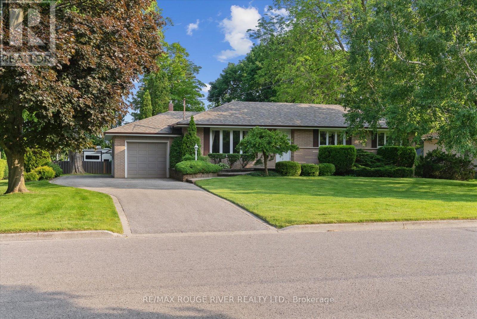 Property at 15 WESTWOOD DRIVE image 3