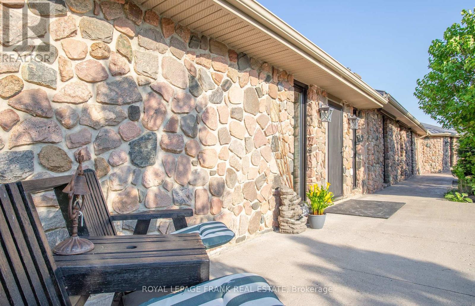 10 Cityview Heights, Kawartha Lakes, Ontario  K0L 1K0 - Photo 31 - X12223520