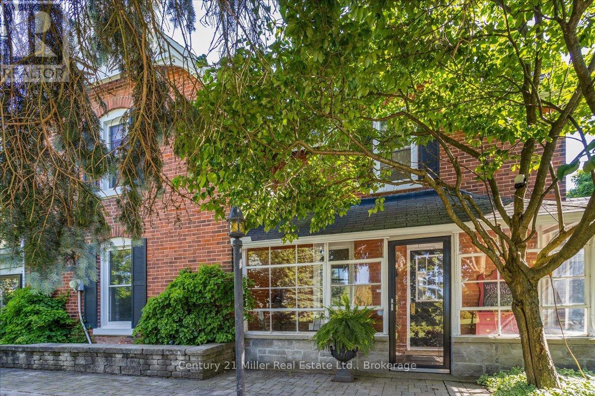 Property at 585 DUNDAS STREET E image 3