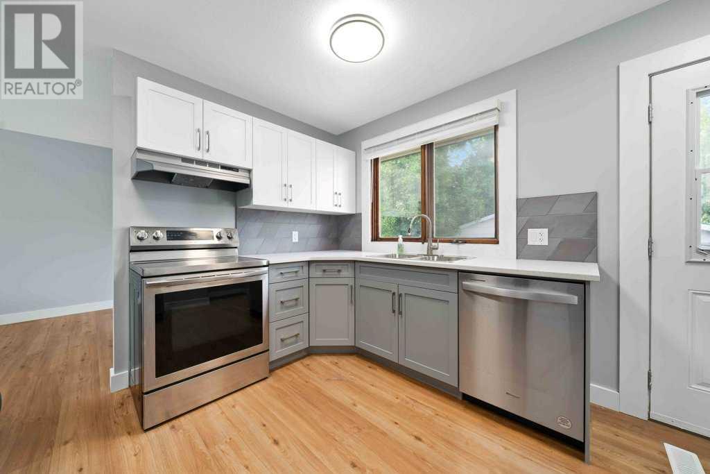 Property at 43 Greenbrook Way E image 3