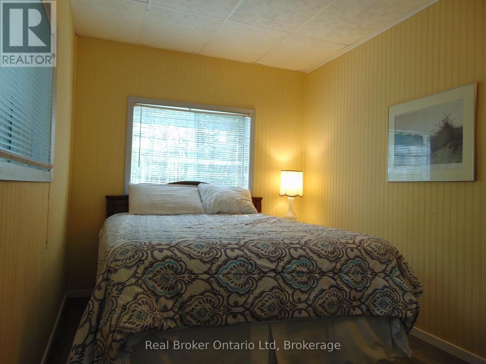 42 Thompson Avenue S, Native Leased Lands, Ontario  N0H 2L0 - Photo 10 - X12151697