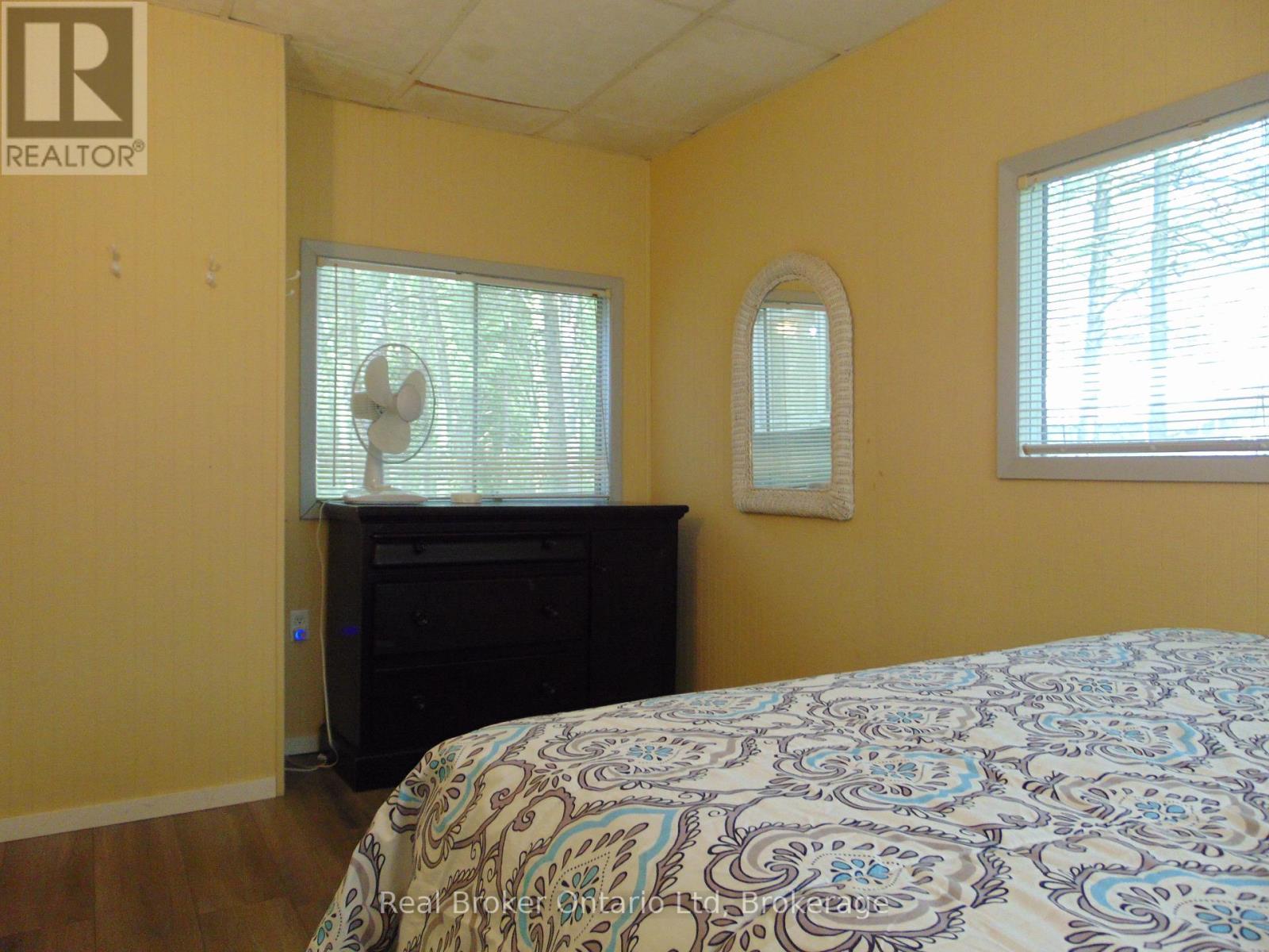 42 Thompson Avenue S, Native Leased Lands, Ontario  N0H 2L0 - Photo 11 - X12151697