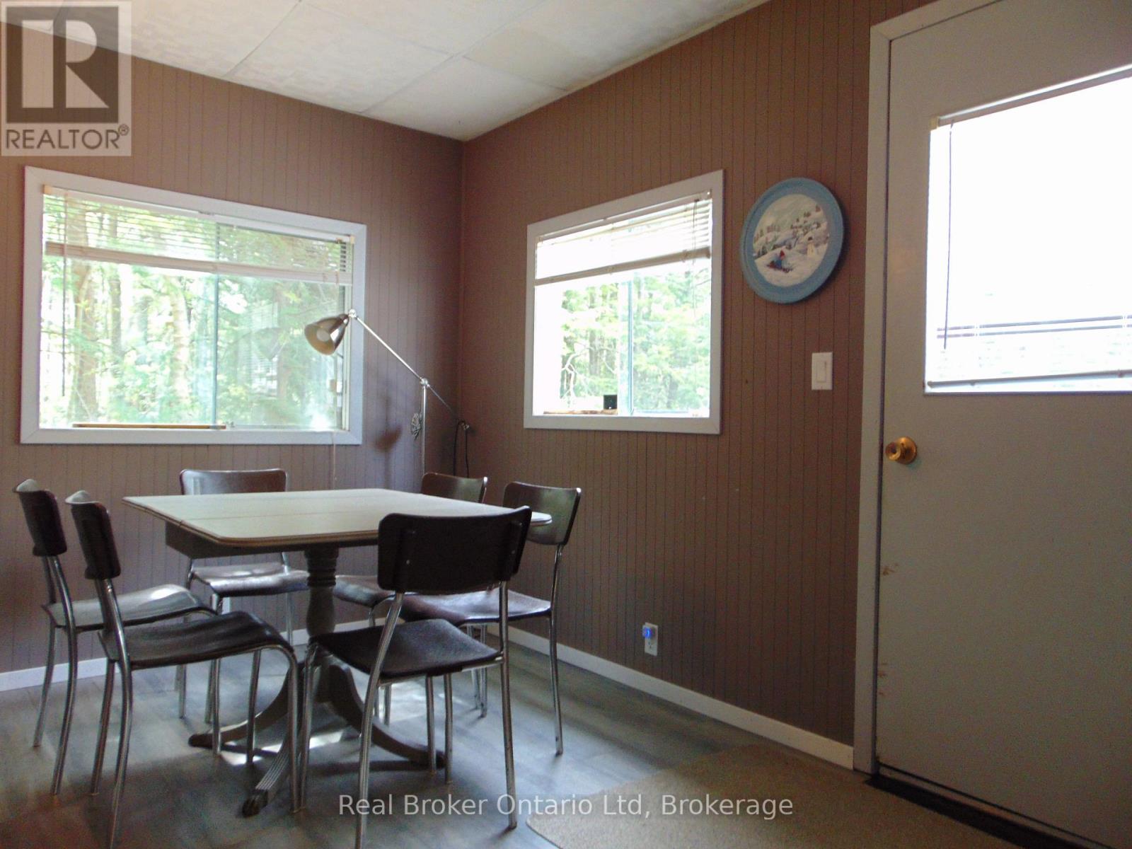 42 Thompson Avenue S, Native Leased Lands, Ontario  N0H 2L0 - Photo 14 - X12151697