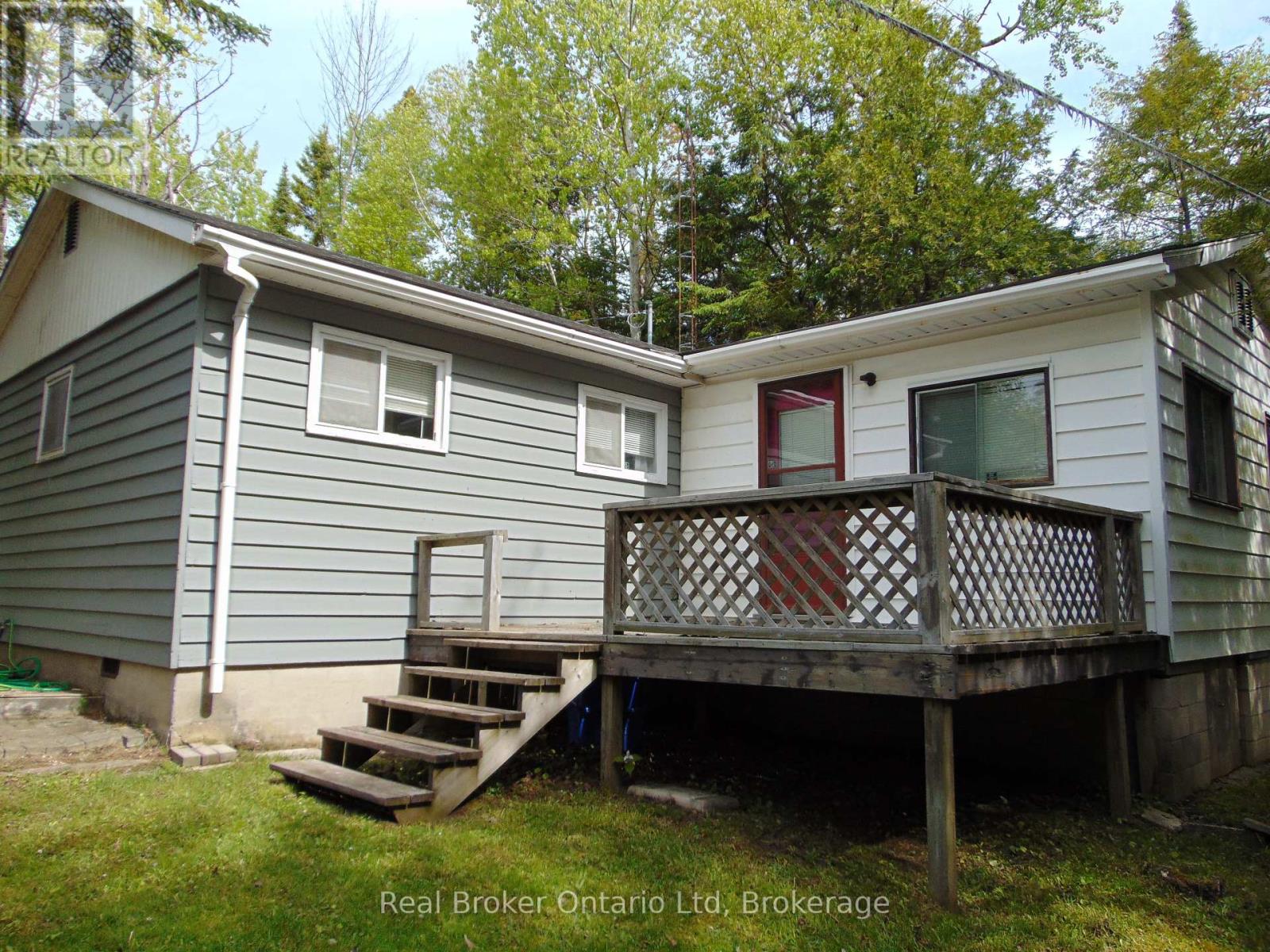 42 Thompson Avenue S, Native Leased Lands, Ontario  N0H 2L0 - Photo 17 - X12151697