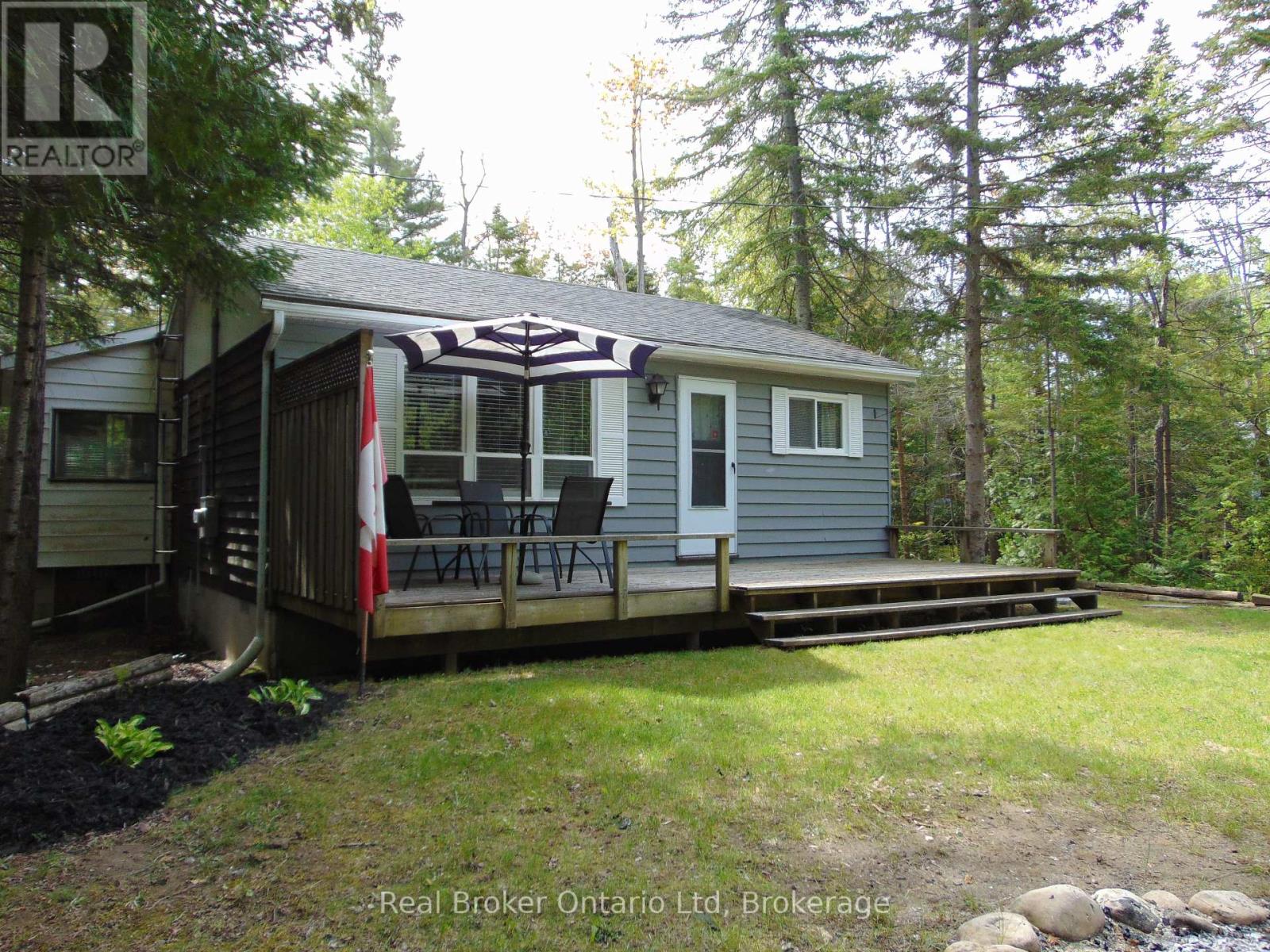 42 Thompson Avenue S, Native Leased Lands, Ontario  N0H 2L0 - Photo 3 - X12151697