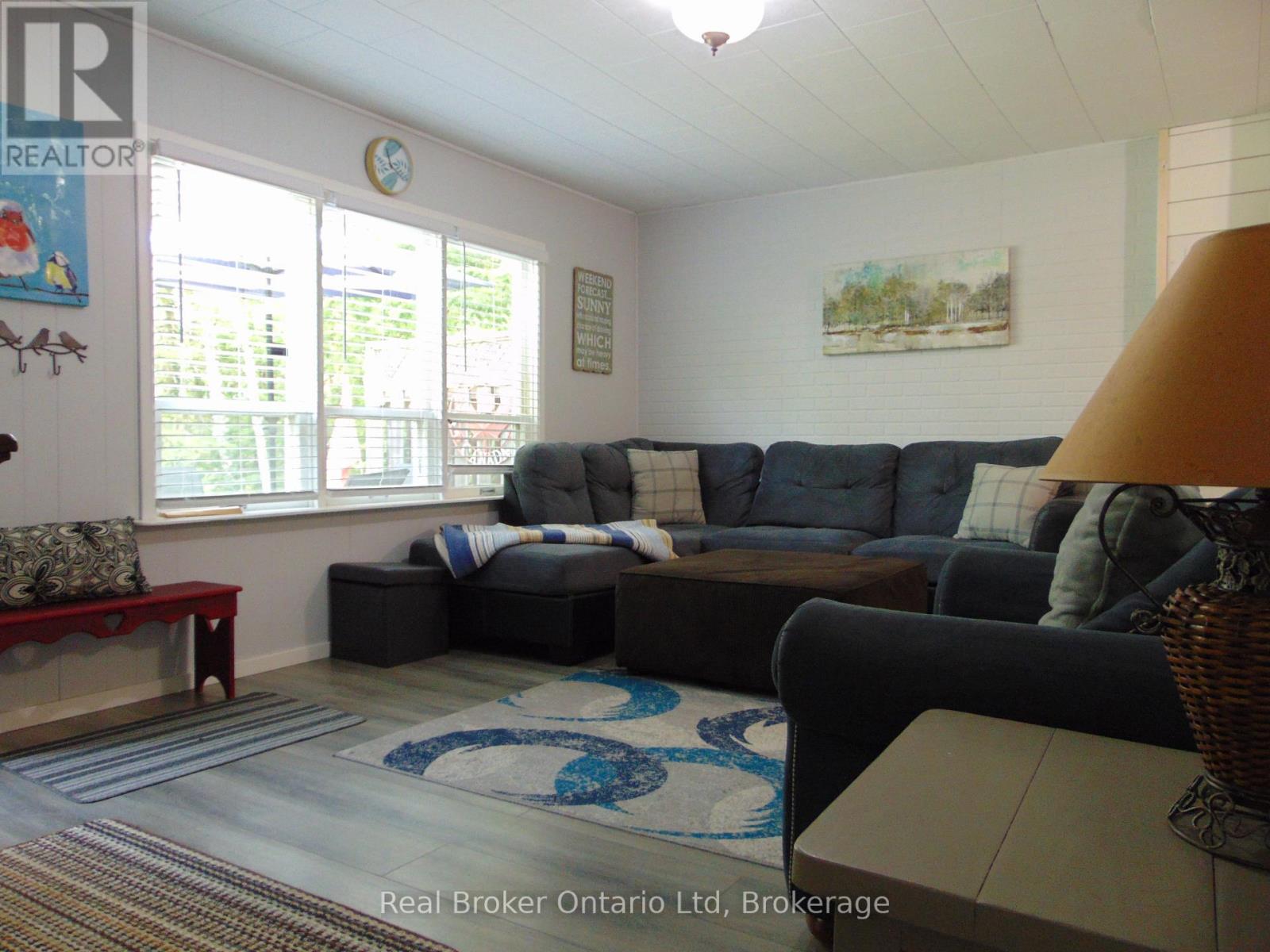 42 Thompson Avenue S, Native Leased Lands, Ontario  N0H 2L0 - Photo 4 - X12151697