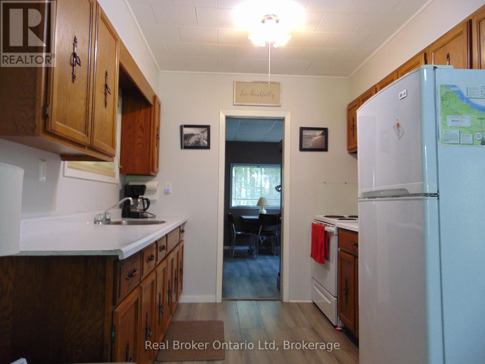 42 Thompson Avenue S, Native Leased Lands, Ontario  N0H 2L0 - Photo 6 - X12151697