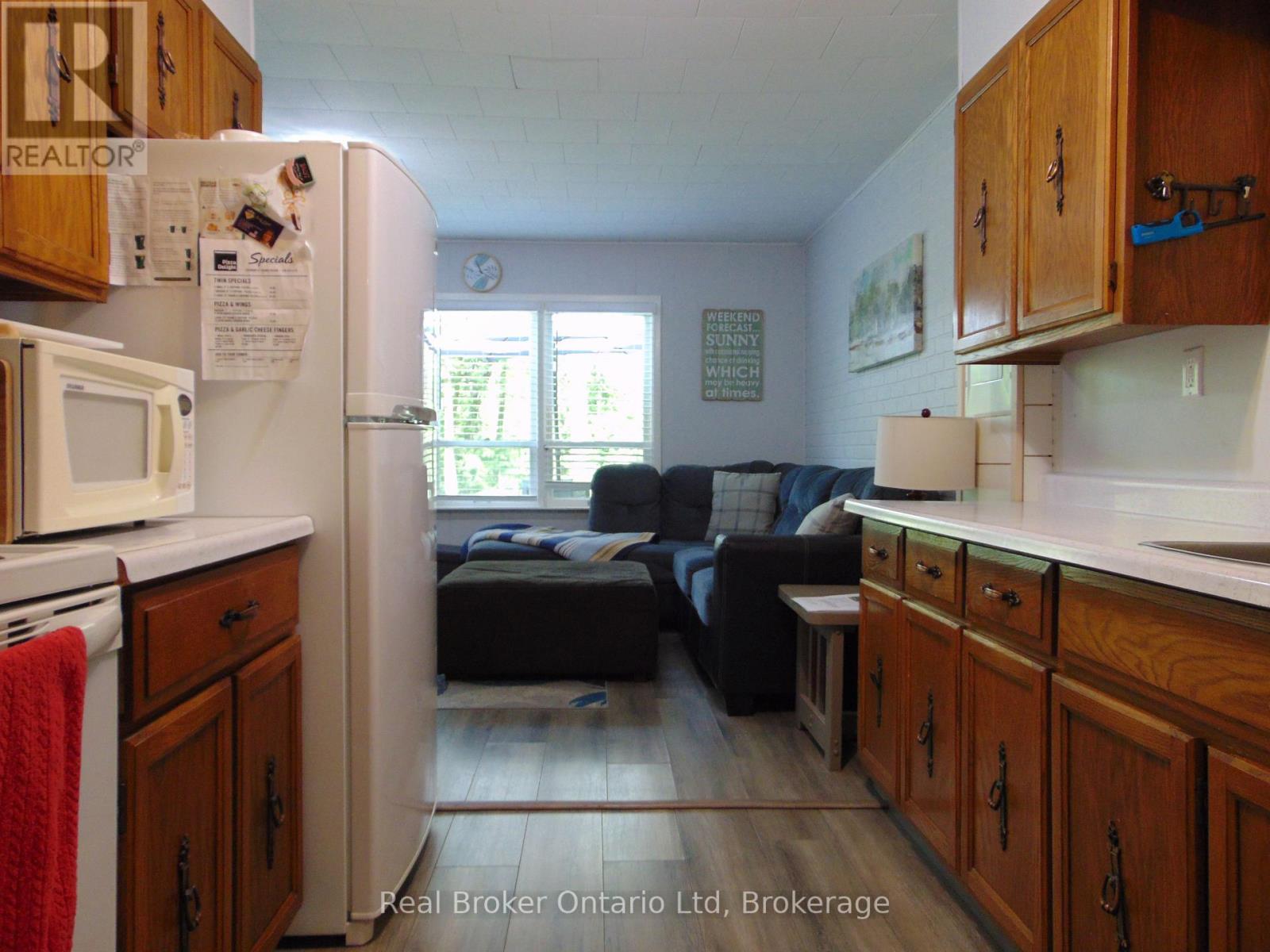 42 Thompson Avenue S, Native Leased Lands, Ontario  N0H 2L0 - Photo 7 - X12151697