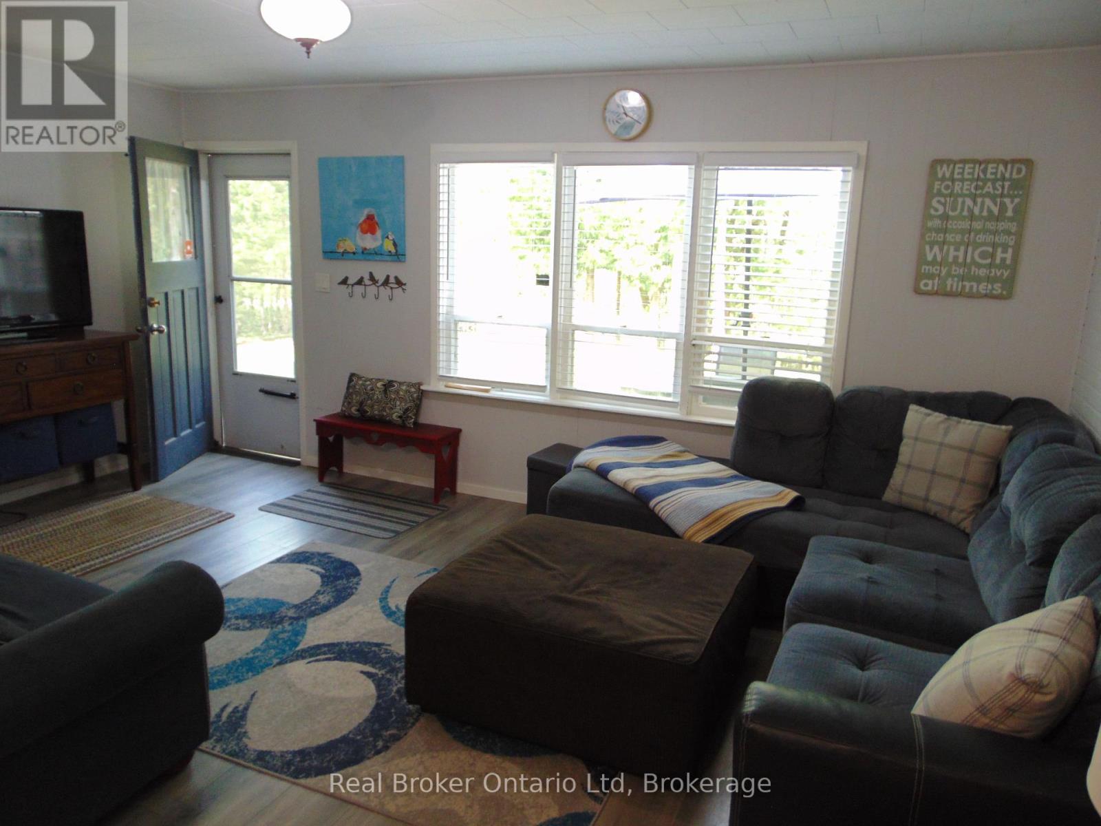 42 Thompson Avenue S, Native Leased Lands, Ontario  N0H 2L0 - Photo 8 - X12151697