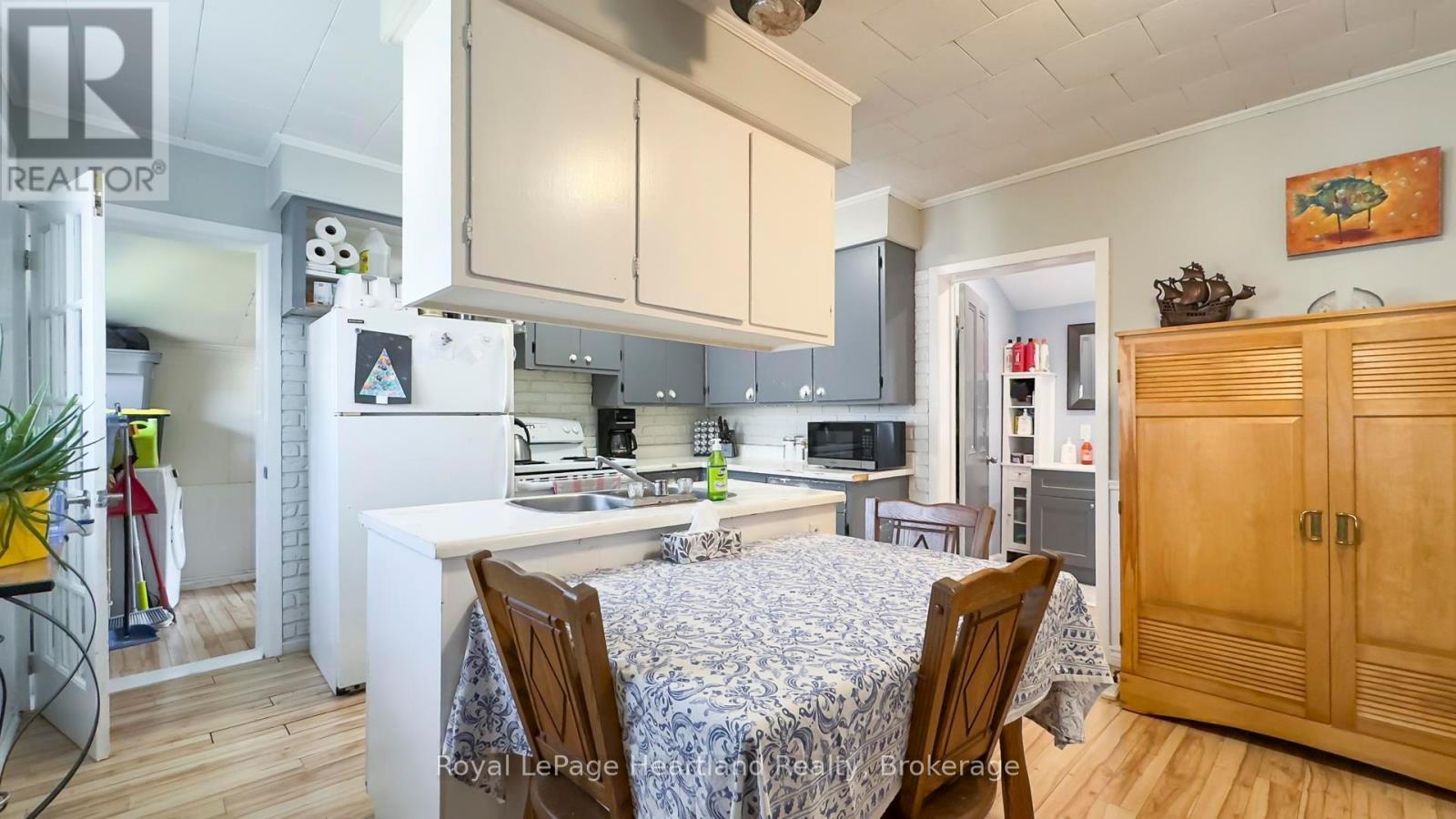 88 Richmond Street N, Bluewater, Ontario  N0M 1X0 - Photo 9 - X12223618