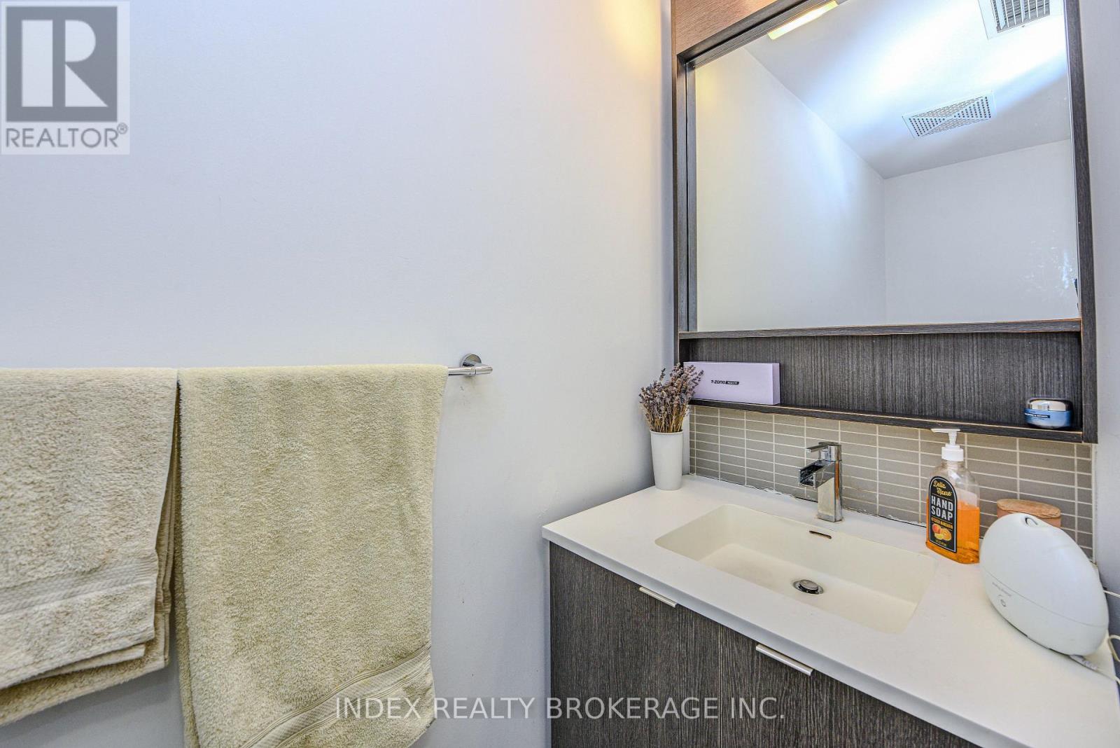 103 - 2560 Eglinton Avenue, Mississauga (Central Erin Mills), Ontario  L5M 0Y3 - Photo 7 - W12220453