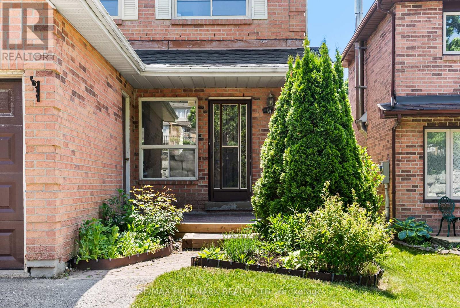 Property at 32 WOODWARD CRESCENT image 2