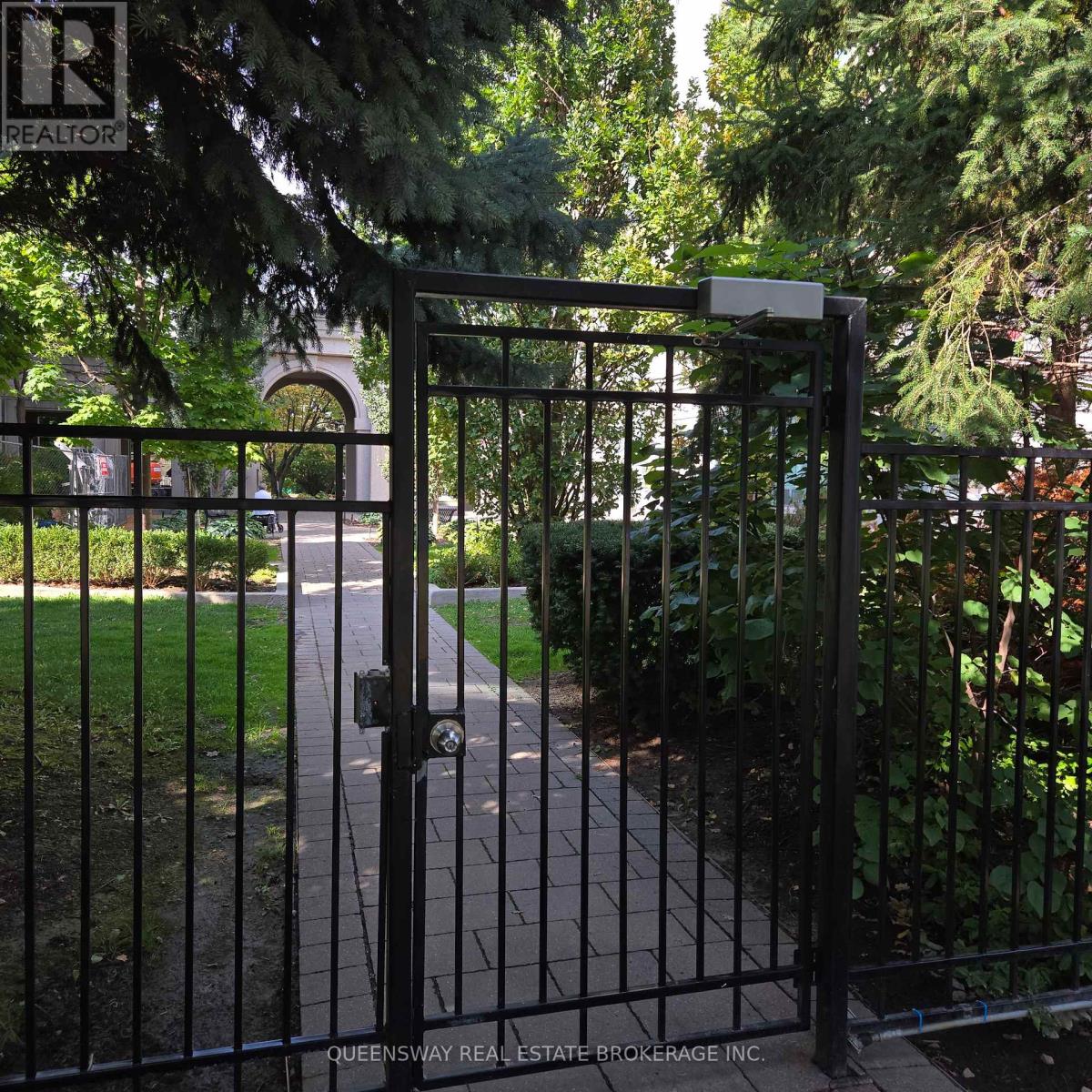 Ph-107 - 1 Emerald Lane, Vaughan (Crestwood-Springfarm-Yorkhill), Ontario  L4J 8N2 - Photo 5 - N12223648