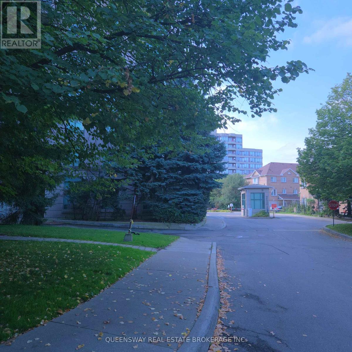 Ph-107 - 1 Emerald Lane, Vaughan (Crestwood-Springfarm-Yorkhill), Ontario  L4J 8N2 - Photo 9 - N12223648