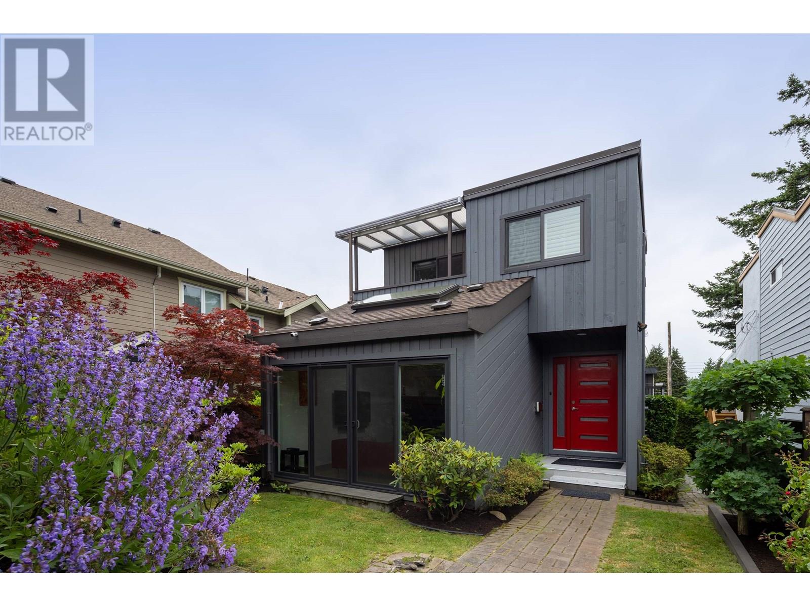 1915 CHESTERFIELD AVENUE, north vancouver, British Columbia V7M2P4