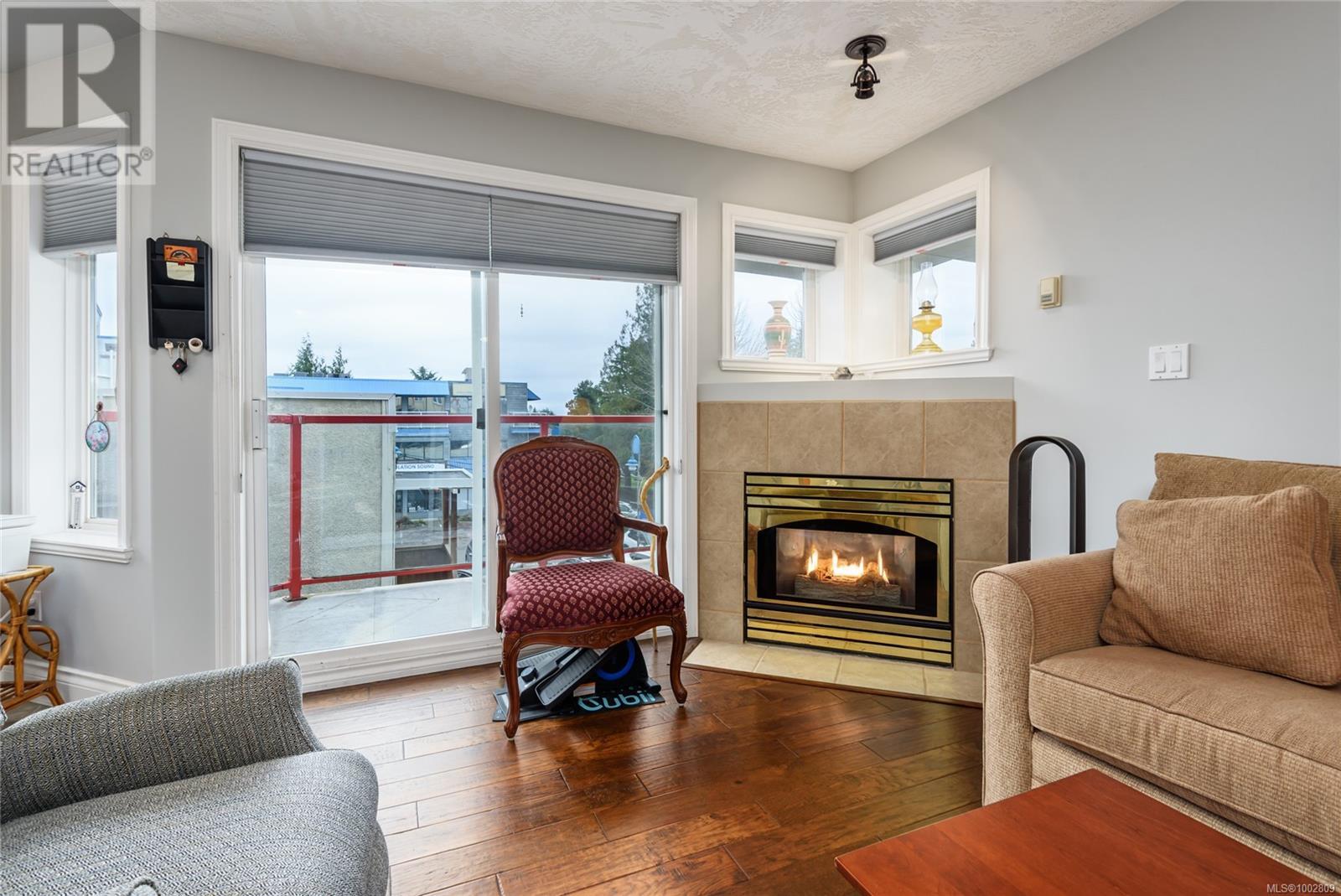 Property at 201 1811 Comox Ave image 4